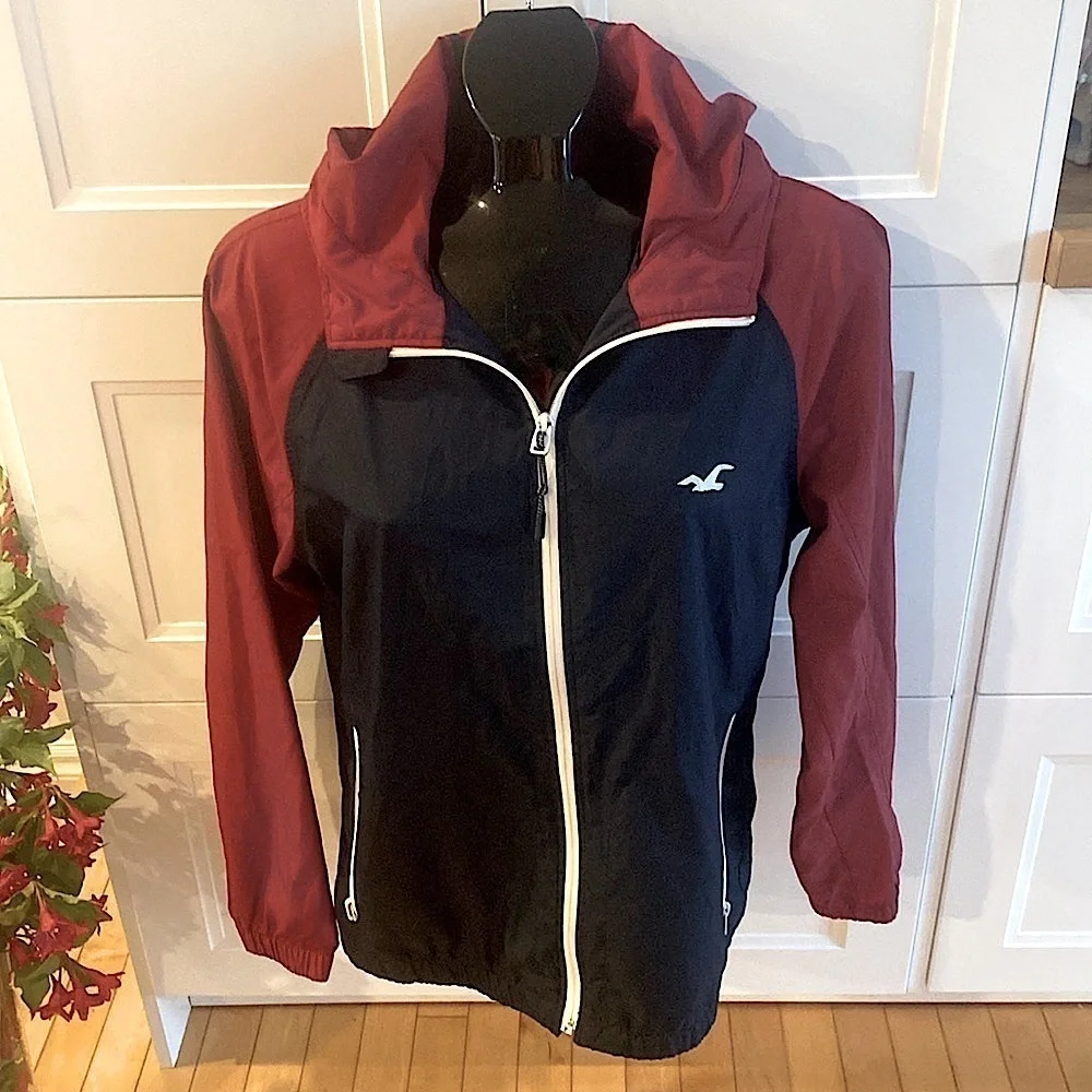 HOLLISTER long sleeve blue & red light weight packable Windbreaker Size Small - Picture 2 of 13